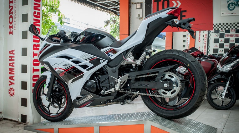 Xe được bán tại Việt Nam với giá 300 triệu đồng.