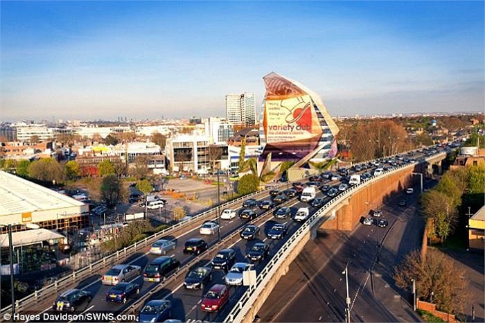 London Octopus sẽ được xây dựng gần ngã tư Chriswick - một trong những điểm giao thông đông đúc nhất nước Anh và thuộc khu giàu có Tây London. 