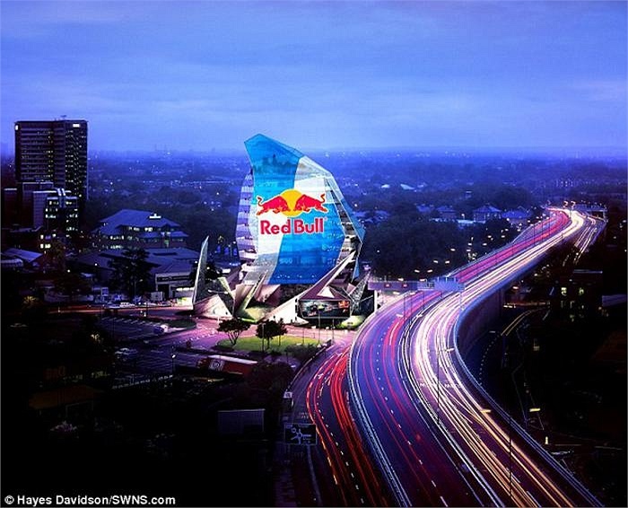 Hai hoang gia A rap dau nhau bien quang cao 120 trieu bang hinh anh