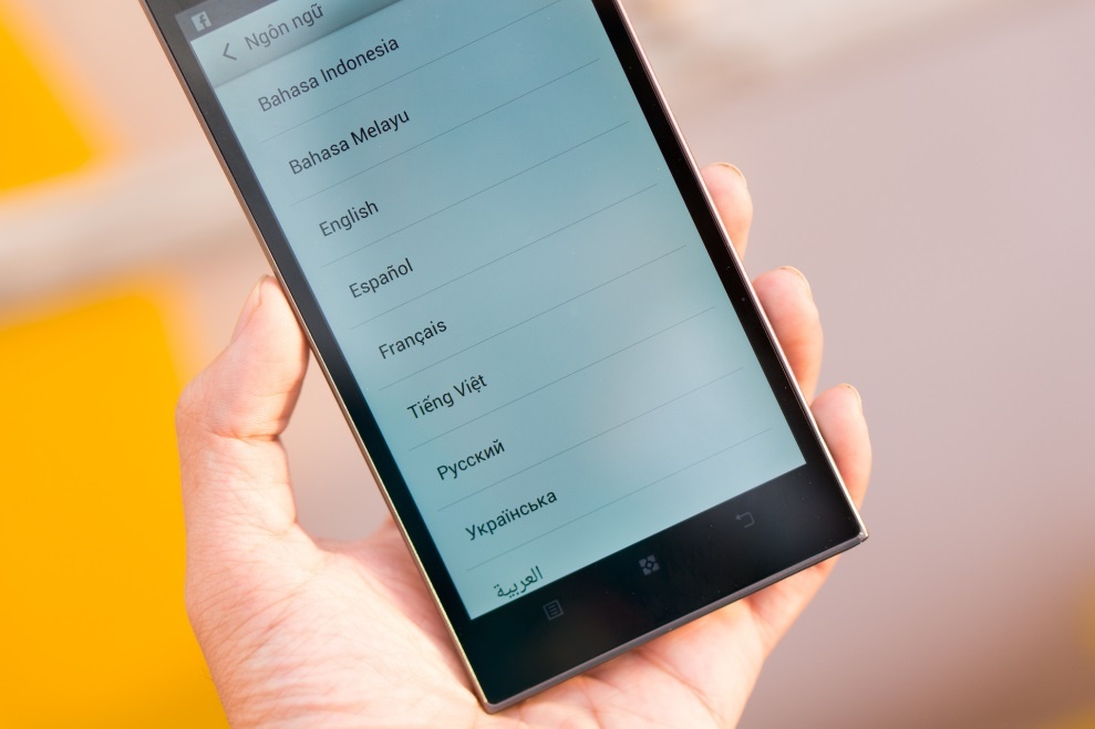 Lựa chọn ngôn ngữ và định dạng ngày giờ theo chuẩn Việt Nam là điều đơn giản cần làm khi vừa mua máy.