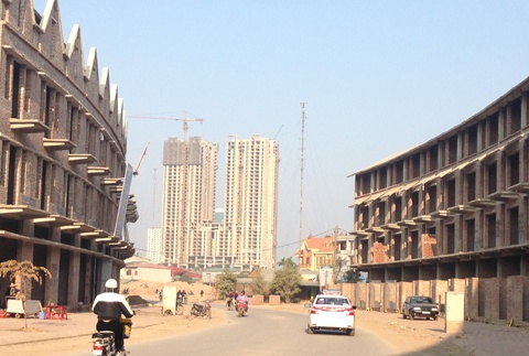 Sự cạnh tranh giữa biệt thự và chung cư.