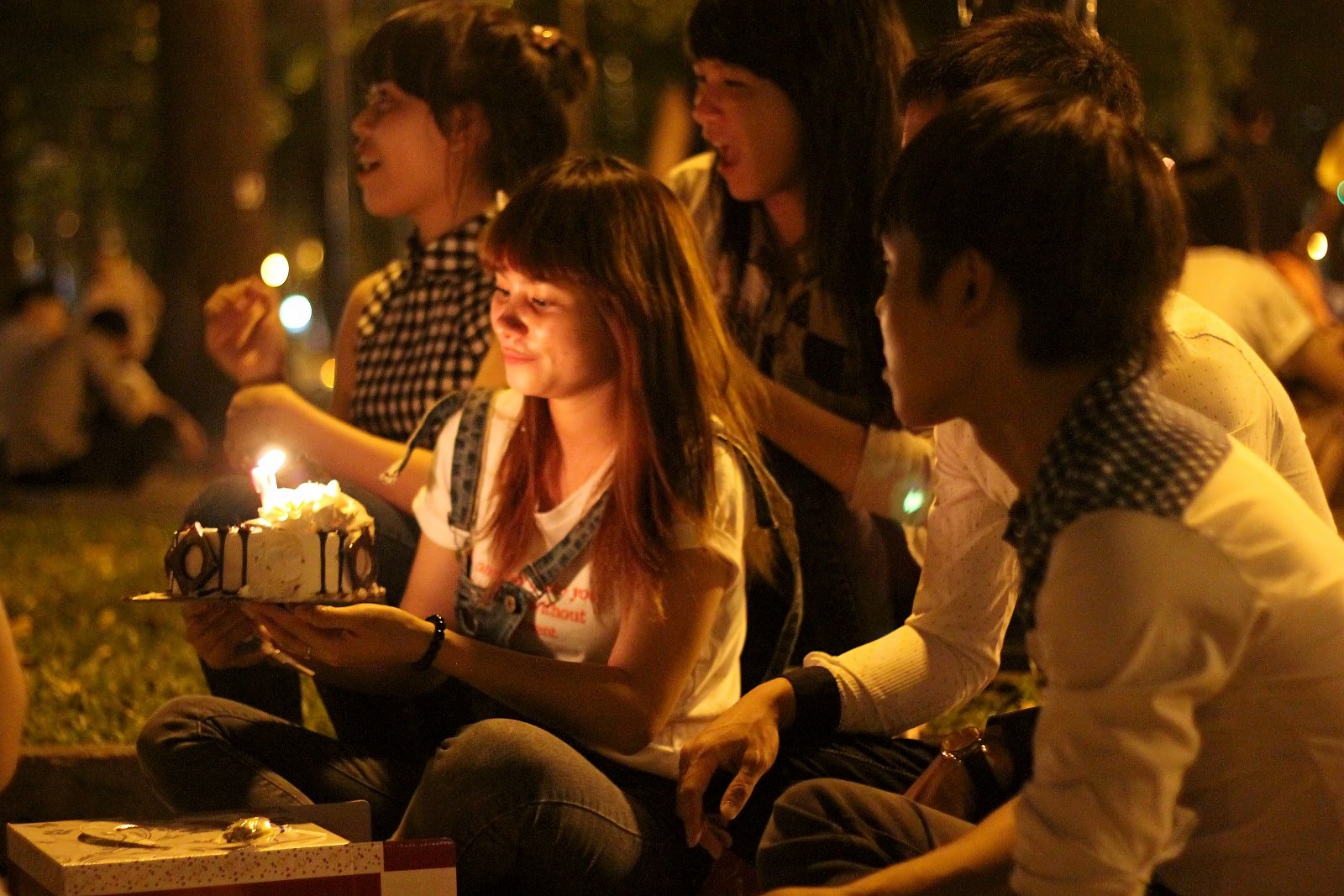 Nhiều bạn trẻ cũng chọn nơi đây để tổ chức sinh nhật cho mình, vừa tiết kiệm chi phí lại vừa có không khí trong lành vui vẻ.