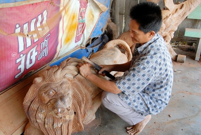 Thông thường có gỗ để điêu khắc, phải lặn lội vào rừng sâu mua về có giá từ 1, 5 đến 10 triệu đồng/ 1 gốc.