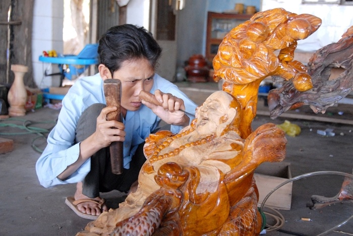 Hai anh em thu hang chuc trieu/thang tu nhung goc cay kho hinh anh