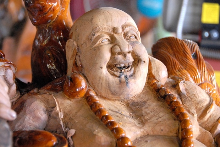 Hiện nay sau hơn 3 năm vào nghề, hai anh em Tài có chút vốn liếng, tự “săn” nguyên liệu để tạo hình, mang lại hiệu quả kinh tế cao hơn gấp 2 -3 lần việc gia công tác phẩm như hiện nay.  