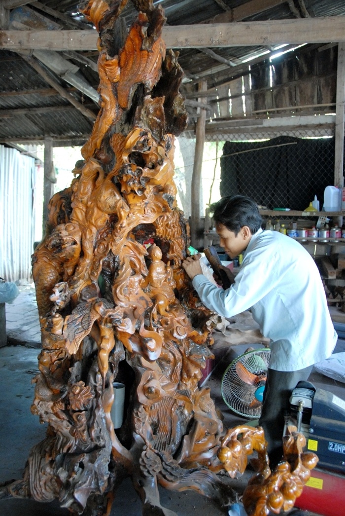 Bộ tác phẩm Bát Tiên có giá từ trên 100 triệu đồng, mà được xem là ưng ý nhất đối với hai nghệ nhân trẻ này.