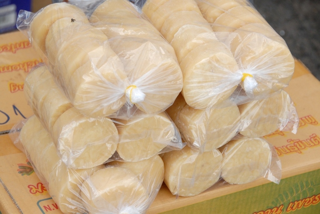 Theo thống kê của Sở Nông Nghiệp, phát triển nông thôn tỉnh An Giang, Cây thốt nốt tập trung nhiều ở huyện Tri Tôn, Tịnh Biên… với tổng số ước trên 60.000 cây và cho khoảng 5.500 tấn - 6.000 tấn đường mỗi năm phục vụ thị trường. Đây là loại đường thiên nhiên ăn tốt cho sức khỏe ngoài ra đường còn làm các loại bánh kẹo.