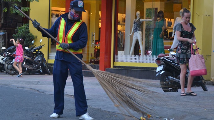 Giam doc nhan luong 'khung' lan toi Nha Trang hinh anh