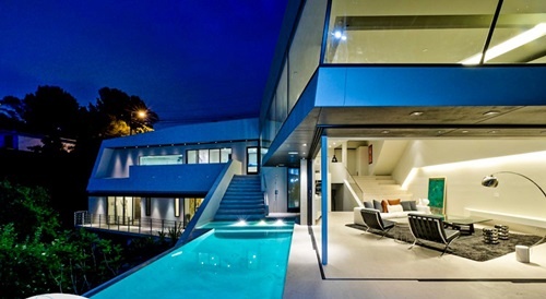 Nha thong minh gia thue hon 60 trieu dong/dem hinh anh