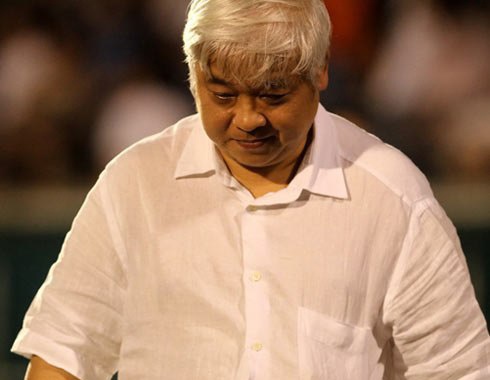 Bau Kien truoc ngay ra toa hinh anh