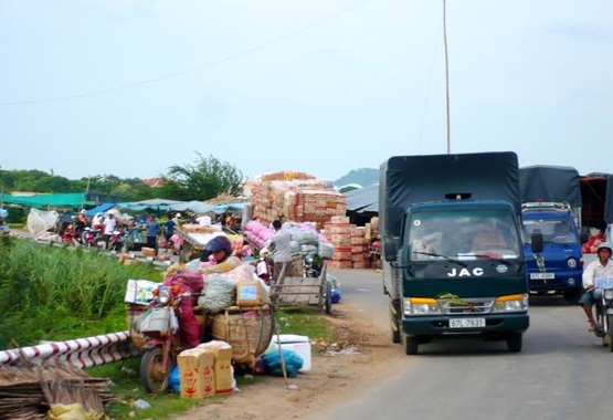 Do áp lực tải trọng nhiều xe tải không dám nhận chở hàng thuê, lỡ bị phạt vứa bị giam bằng.