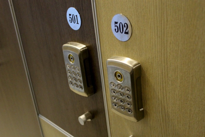 Quy mô khách sạn có 6 phòng, mỗi phòng chứa 10 buồng nhộng liền kề được bố trí thành 2 tầng. 