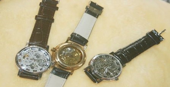 Thi truong dong ho cao cap: Cuoc 'do bo' cua hang nhai hinh anh