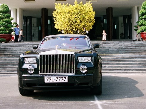 Chiếc Rolls Royce Phantom hồi mới làm xong biển số sau tết Nguyên đán năm 2008.