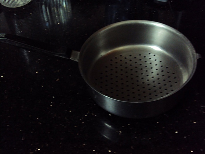 10.	Trong khi người Việt Nam phổ biến dùng rổ, rá bằng tre thì người  Liên Xô đã biết đến rổ inxox.