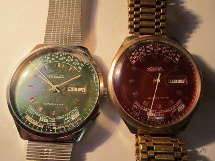 Đồng hồ tên gọi Raketa (РАКЕТА) được sản suất từ năm 1961 sau sự kiện Gagarin bay vào vũ trụ. Hai chiếc Raketa thuộc dòng đặc sắc của CCCP. Trên chiếc đồng hồ có lịch vạn niên chỉ đến 2012. 