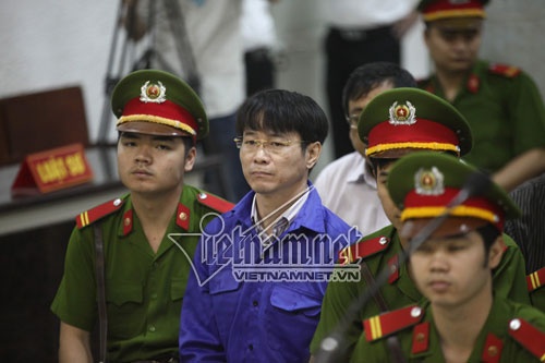 Không còn những nét phong độ, hào hoa của Ceo nổi tiếng một thời. 