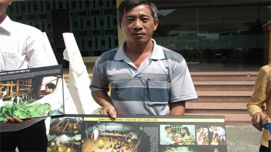 Anh Đinh Tấn Sương tại buổi Triển lãm ảnh Sống và làm do Sở Lao động – Thương binh và Xã hội tỉnh Đồng Nai phối hợp với Handicap tổ chức tại Trung tâm Hội nghị và Tổ chức sự kiện tỉnh Đồng Nai.