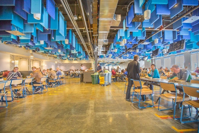 Ben trong tru so doc dao cua Facebook hinh anh