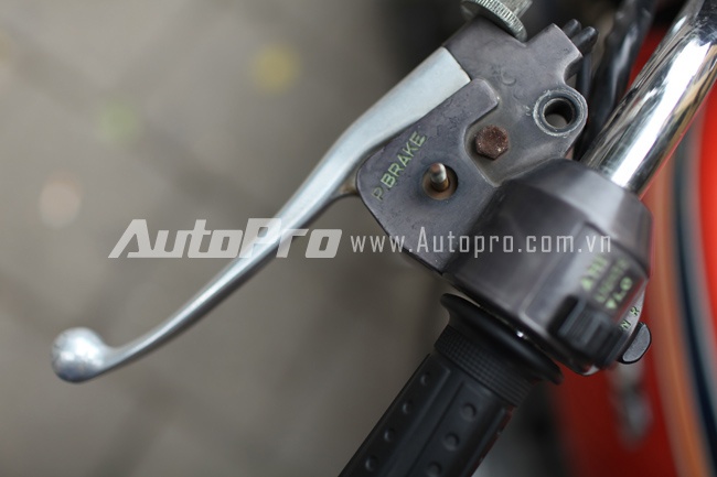 P.Brake - Phanh tay khi đỗ xe cho CB400A Hawk.