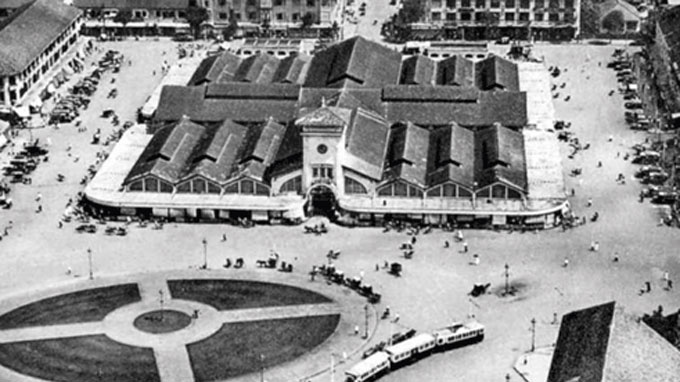 Chợ Bến Thành thập niên 1920 có thêm bùng binh Cuniac (là tên luật sư có công nhất trong việc phát triển đô thị Sài Gòn) Nguồn: Công an TP.HCM.
