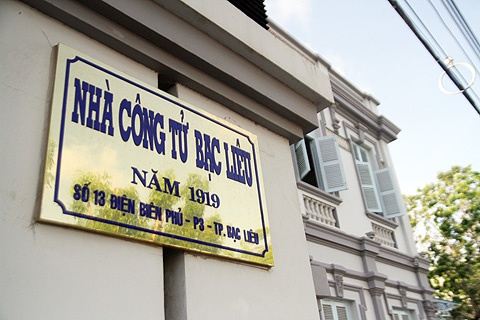 Ben trong dinh thu cua dai cong tu 'dot tien de nau che' hinh anh