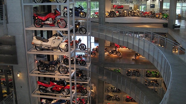 Ben trong bao tang mo to lon nhat the gioi hinh anh