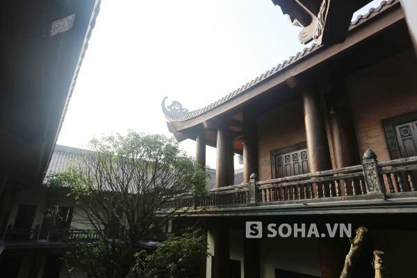 Để chào đón Đại lễ Vesak, nhà khách Bái Đính được xây dựng hệ thống loại phòng ngủ được thiết kế bởi các chuyên gia nội thất hàng đầu Nhật Bản và sử dụng các loại gỗ quý hiếm, các loại đá quý cao cấp nhập từ nước ngoài.