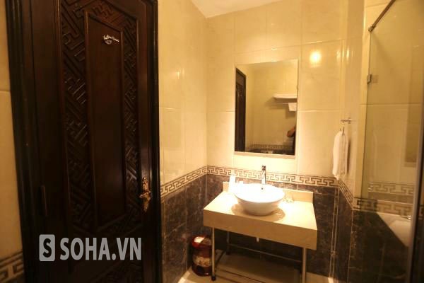 Phòng tắm tiện ngi.