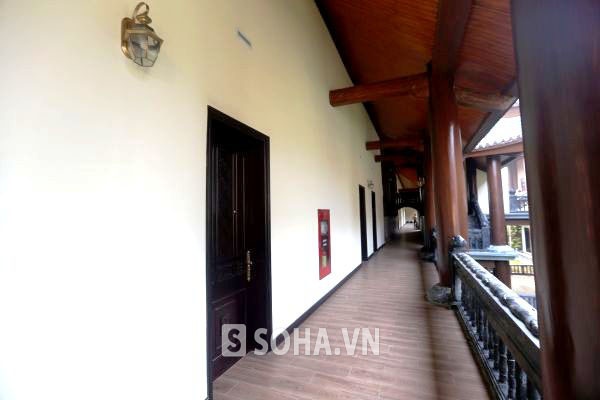 Trong các phòng ngủ điều có hệ thống điều hòa trung tâm, bên ngoài có thang máy, lối đi riêng, nhà vệ sinh phục vụ cho người tàn tật. Các hệ thống kỹ thuật và thiết bị cao cấp đạt chuẩn Châu Âu.