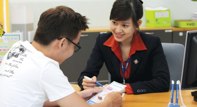 Ngan hang lai o at tuyen nhan su hinh anh