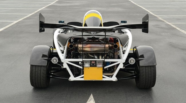 Bên cạnh đó, Ariel cũng có thêm tùy chọn lò xo giảm xóc cho 3.5R, một loại được chuyên dùng cho đường đua và một loại dùng để đi đường thông thường.