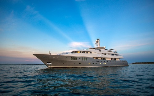 Can canh sieu du thuyen gia thue gan nua trieu do/tuan hinh anh