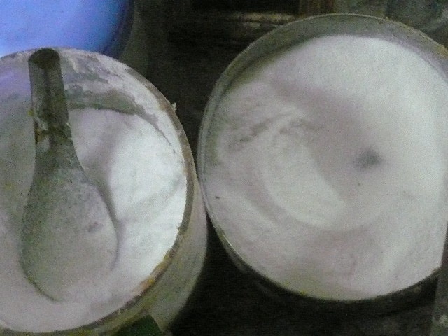 Đường, mì chính nhỏ, trắng, mịn khác thường. 