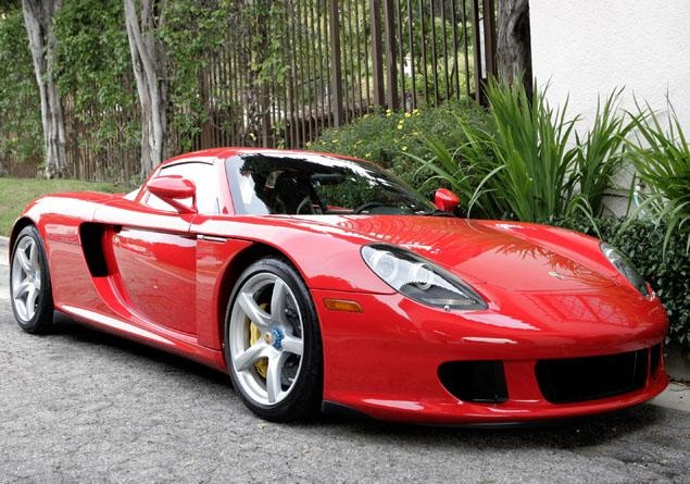 Chiếc Porsche Carrera GT nguyên vẹn trước khi vụ tai nạn xảy ra.
