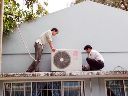 Nang nong, dich vu bao duong dieu hoa tranh nhau lam gia hinh anh