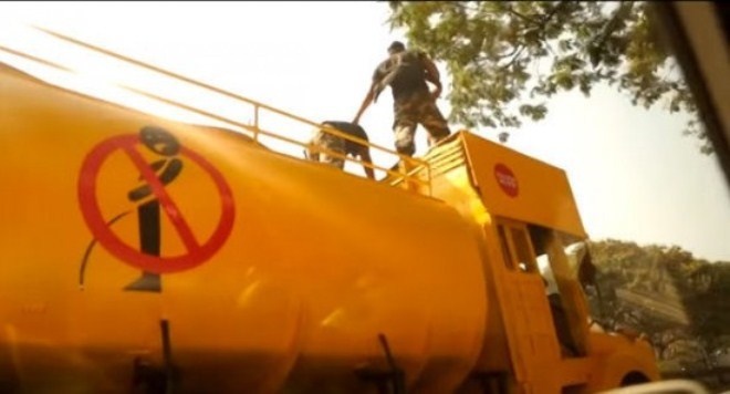 Chieu doc chong tieu bay noi cong cong hinh anh