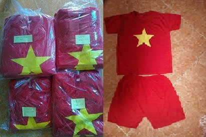 Áo cờ đỏ sao vàng các size người lớn hay trẻ em đều trong tình trạng cháy hàng.