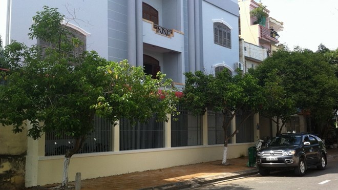 Mảnh đất mặt tiền dài 20 m đường Trần Bình Trọng của trụ sở Bảo hiểm Xã hội tỉnh Sóc Trăng, do ông Bình tặng.