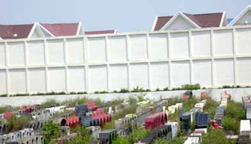 Nghĩa trang địa phương chưa thể di dời.