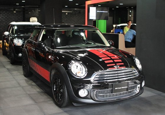 Xe sang ngay cang de tieu thu tai Viet Nam hinh anh