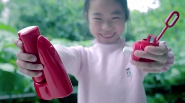 Nắp chai súng nước.