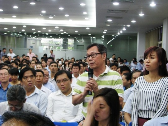  Vẻ mặt buồn rầu của người đàn ông Đài Loan, đại diện lãnh đạo công ty Việt Nam - Mỹ Thanh.