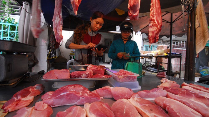 Gia thit heo, ga moi tang da lo hinh anh