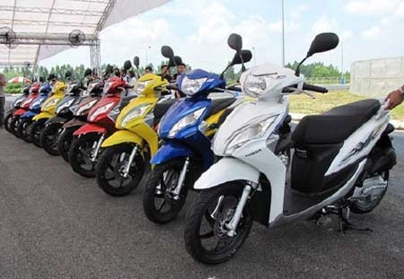 Các doanh nghiệp liên tiếp tung ra những mẫu xe máy mới.