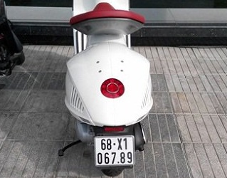 Vespa 946 gan bien so 'san bang tat ca' hinh anh