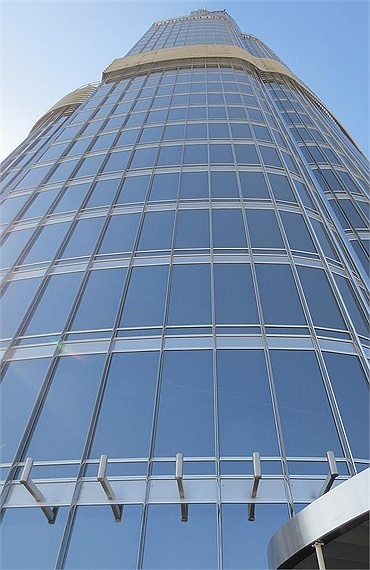 Tổng số tầng của Burj Khalifa là 160. 