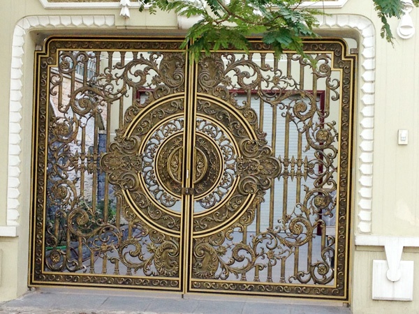 Cong sat ma vang tram trieu lam sang cho biet thu nha giau hinh anh