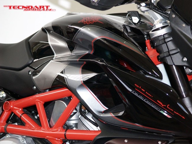 Theo Tecnoart Sersan, cấu trúc kỹ thuật của MV Agusta Rivale 800 độc nhất vô nhị không có gì thay đổi. Xe vẫn sử dụng động cơ 3 xi-lanh, dung tích 800cc, sản sinh công suất tối đa 125 mã lực tại 12.500 vòng/phút và mô-men xoắn cực đại 84 Nm tại 8.600 vòng/phút.