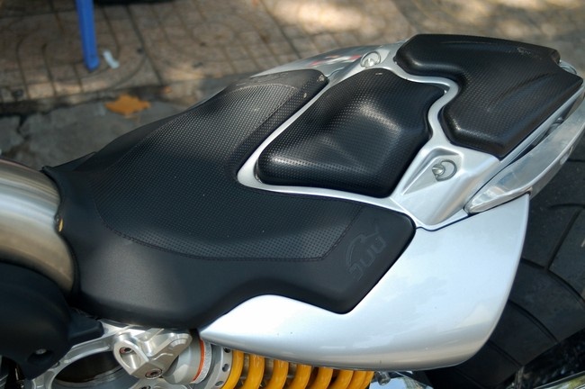 Cả hai đều có thể điều chỉnh.